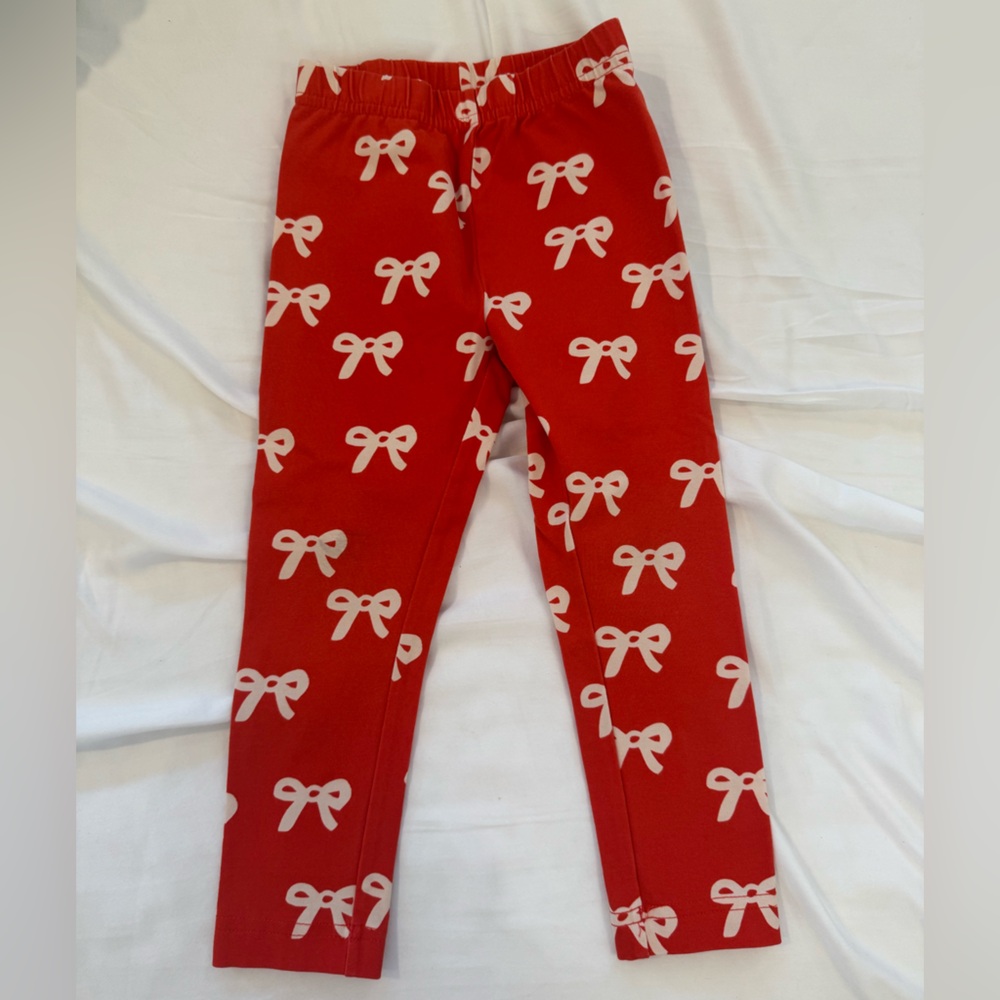 Hanna Andersson Red Leggings with Bow Pattern